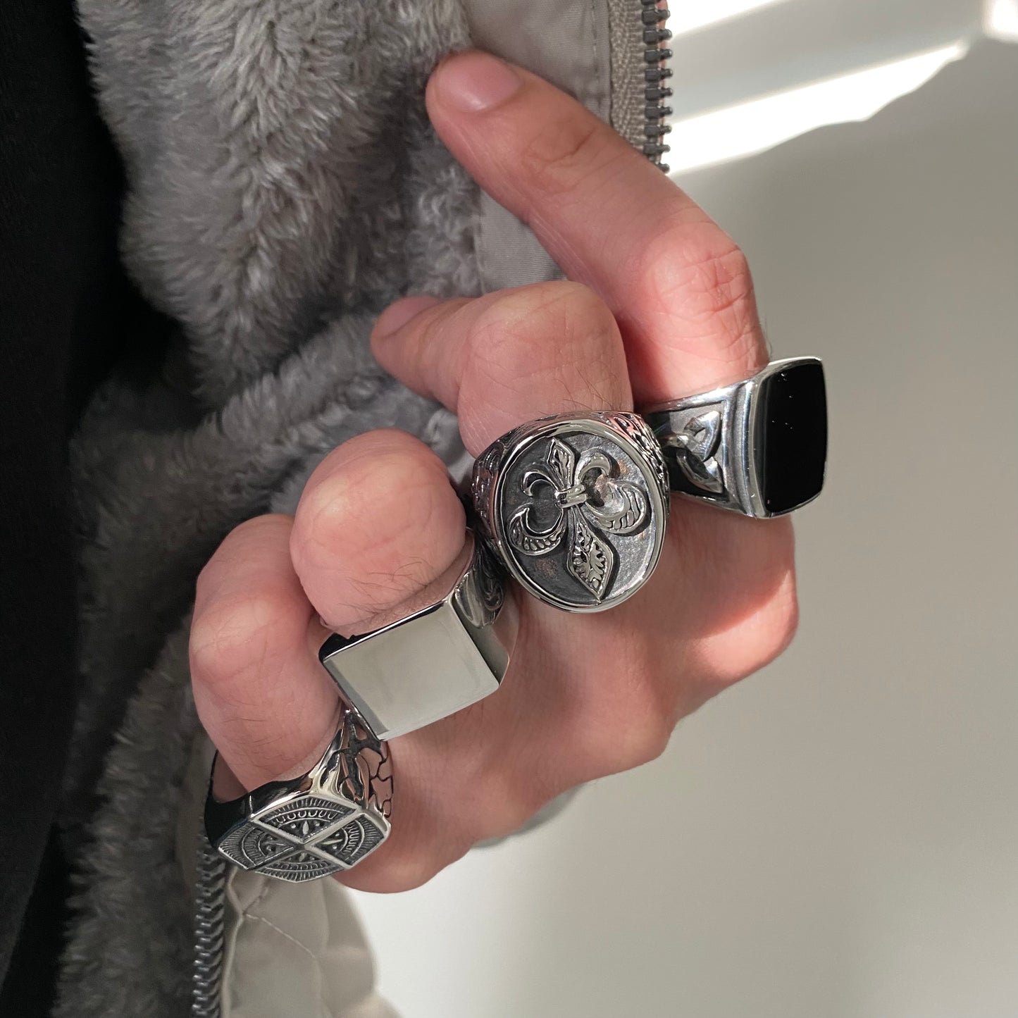 Fleur Badge Ring
